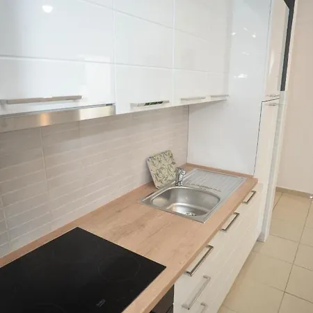Ante Apartment *